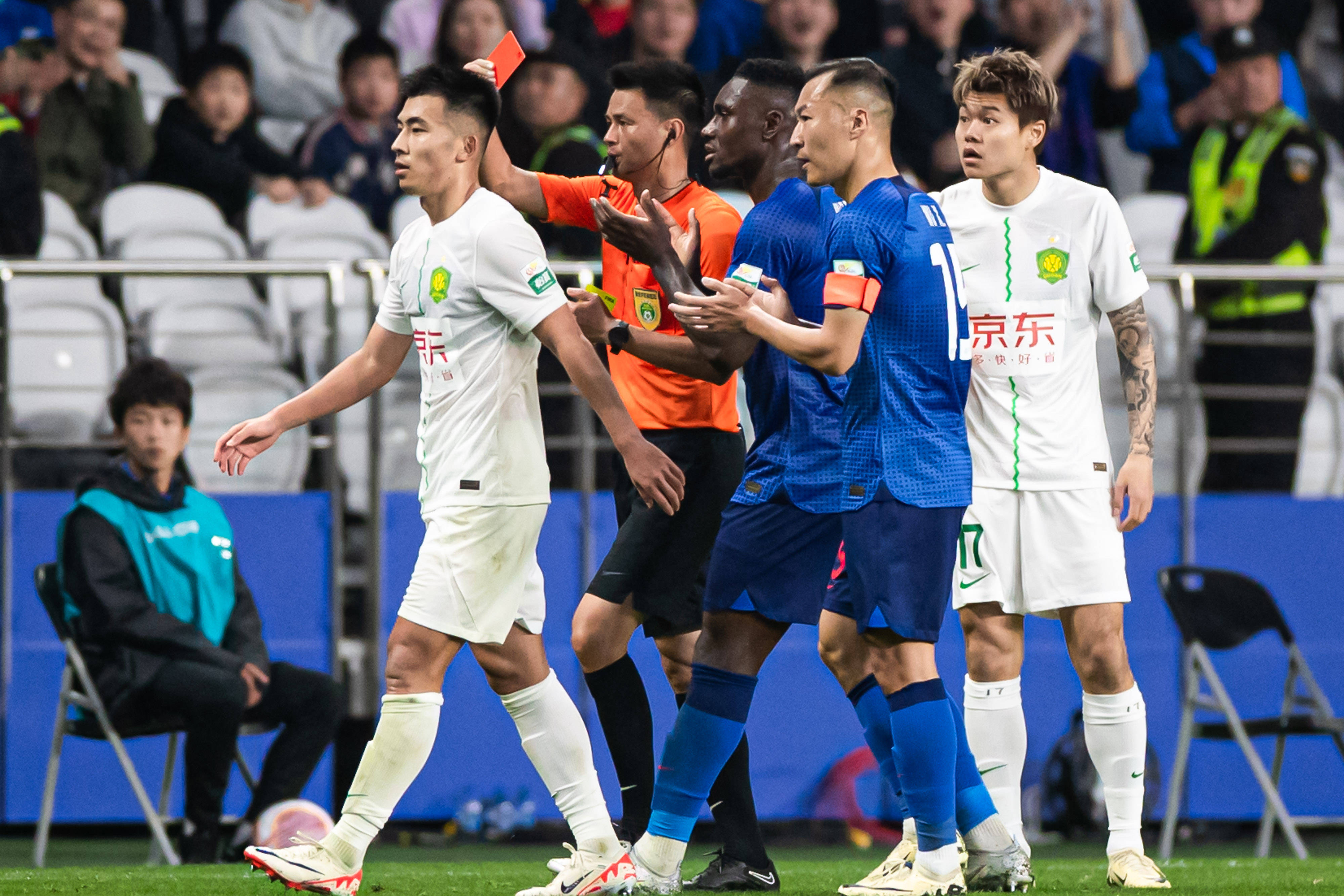 包含刚刚！库里连续三场比赛得分超过败北罗马围绕法国杯战术微调，赛后北京国安止住颓势——欧联节点到来的词条