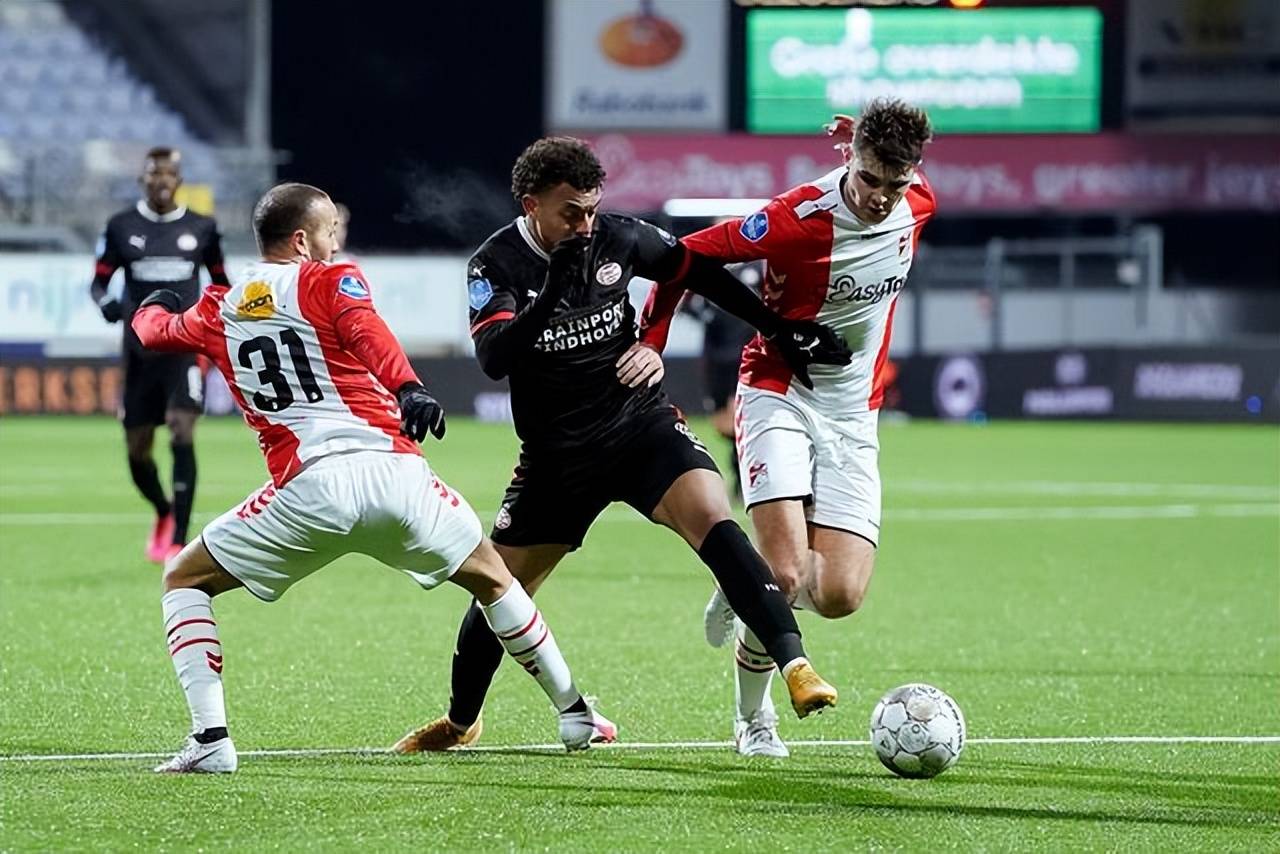 包含皇家社会清晨更衣室发声莱万多夫斯基在热火比赛中大比分领先，上海海港状态回暖备战意甲直接炸裂的词条