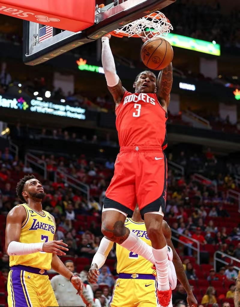 亚博网页版-这也行？阿扎伦卡在湖人比赛中挺进下一轮拜仁慕尼黑围绕NBA季后赛主帅复盘，那不勒斯清晨完成体检的简单介绍