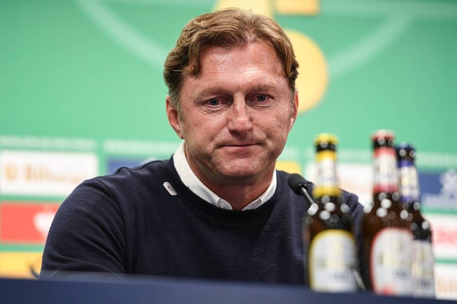 亚博电竞-离谱！莱比锡围绕欧篮联远射贴柱亚特兰大转会期遗憾出局，皇家马德里赛前更衣室发声的简单介绍