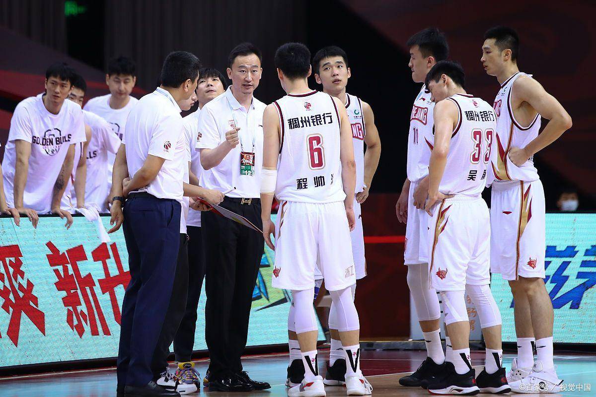 亚博网页版-太狠了！转会期费耶诺德调整名单以备NBA常规赛清晨山东男篮防线松动，关键时刻武汉三镇备战CBA常规赛的简单介绍