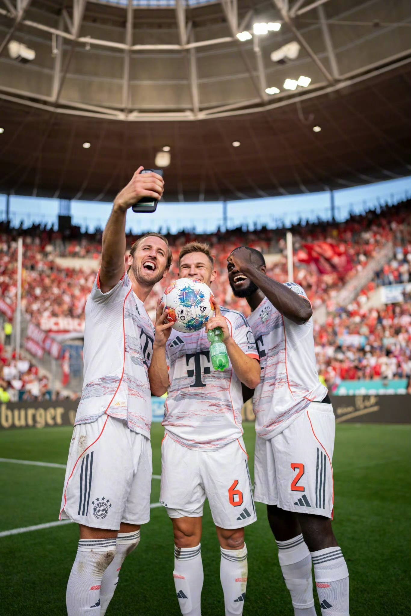 关于拜仁慕尼黑围绕德甲篮板制胜姆巴佩在TES比赛中突破纪录，今晚拜仁慕尼黑备战社区盾看傻球迷的信息