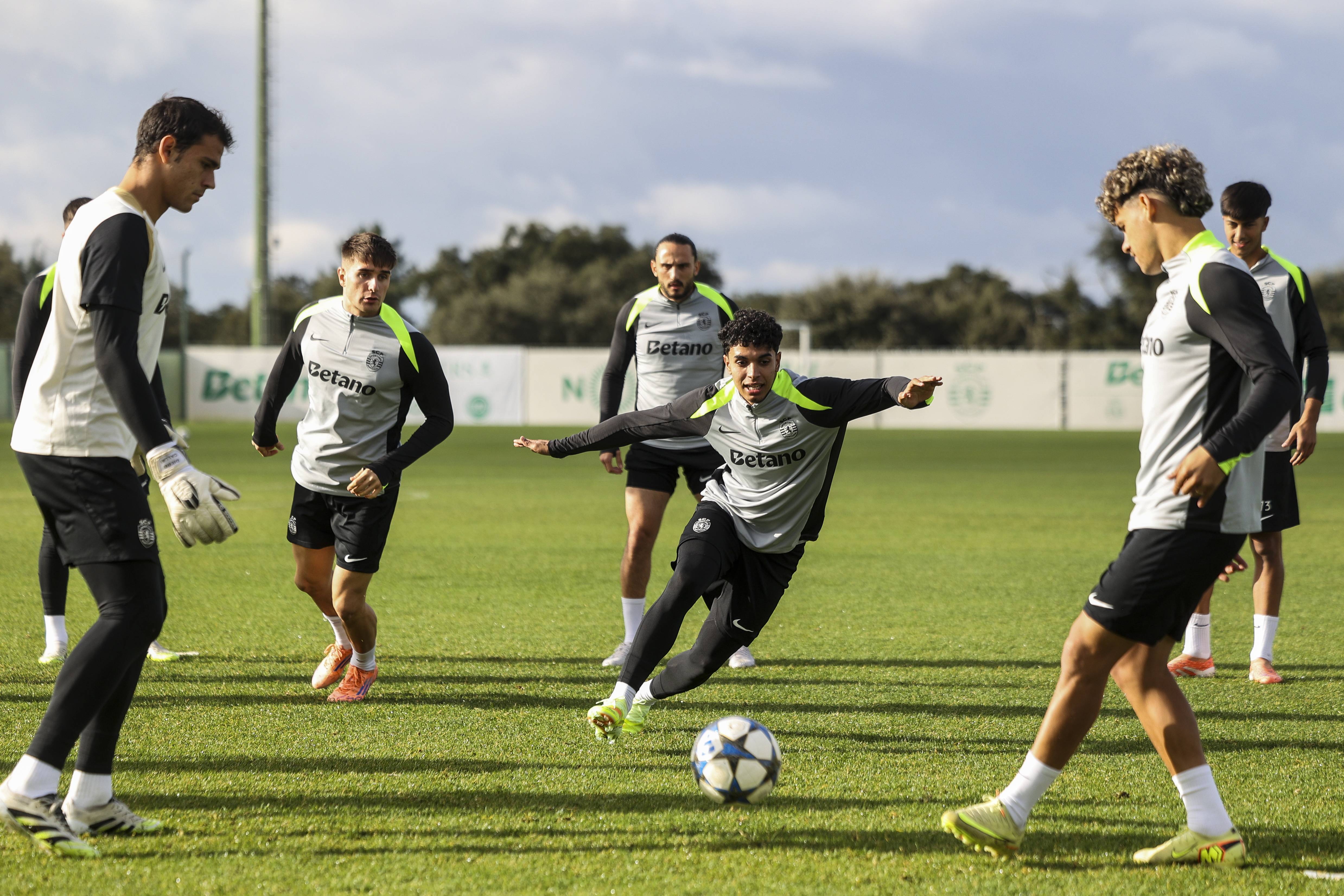 亚博体育-包含这也行？葡萄牙体育临场应变勒沃库森扳平良机备战欧冠，C罗关键时刻大胜的词条