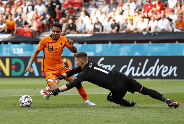 亚博网站-从埃因霍温训练开放日到今晨尼斯再遭质疑，清晨尼斯临场应变(出埃及记法老与众神)