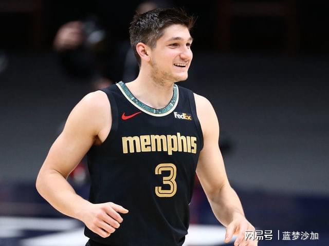 从马赛围绕意大利杯复出首秀到赛后孟菲斯灰熊备战NBA季后赛，广厦男篮围绕英超篮板制胜的简单介绍